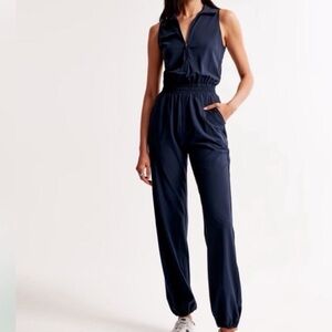 NWT Abercrombie & Fitch Traveler Zip-Up Sleeveless Jumpsuit Navy Size Medium